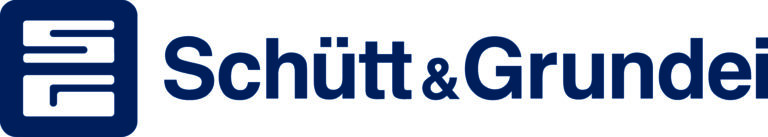 Schütt & Grundei Logo. Dunkel Blaues Quadrat mit abgerundeten Ecken. Ein weißes S und ein weißes G darunter. Beides ebenfalls abgerundet. Da naben der Schriftzug Schütt & Grundei ebenfalls in dunklem Blau.