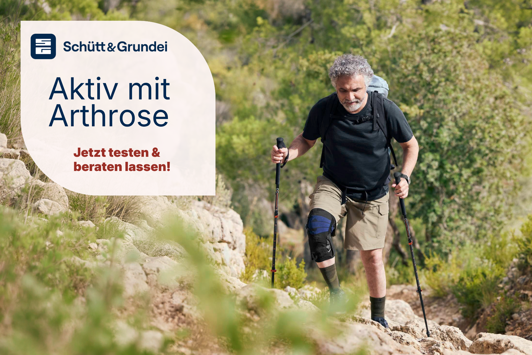 Mann aktiv mit Arthrose in der Natur wandern